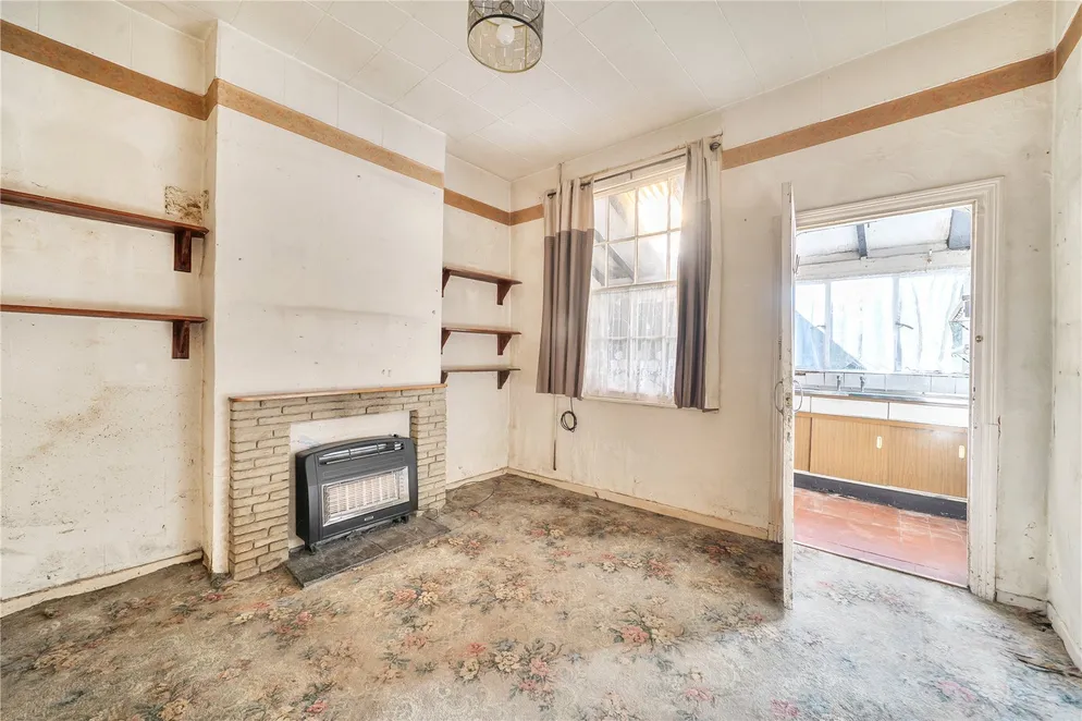 Property carousel item 3