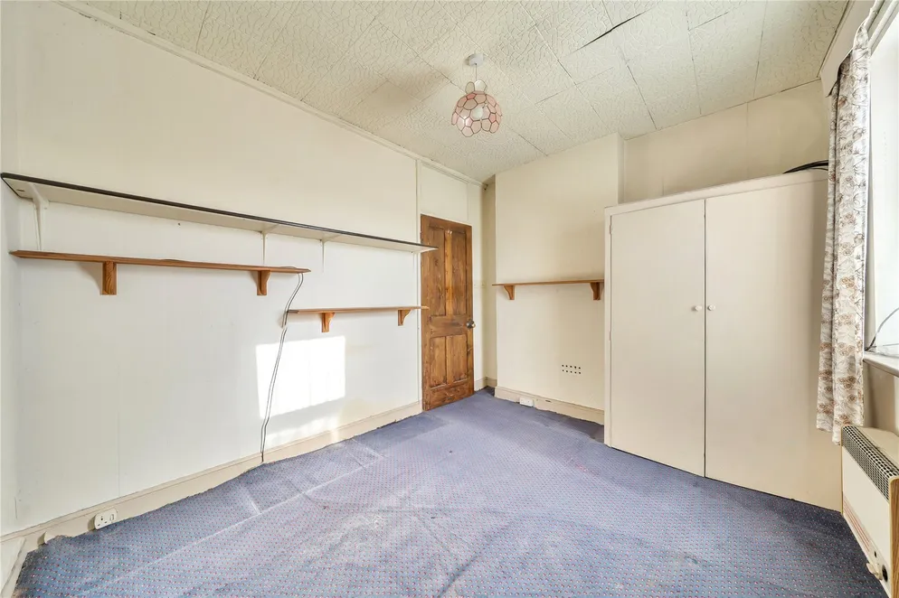 Property carousel item 4