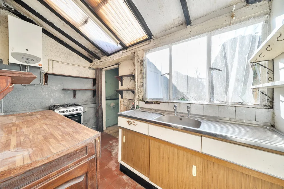 Property carousel item 9