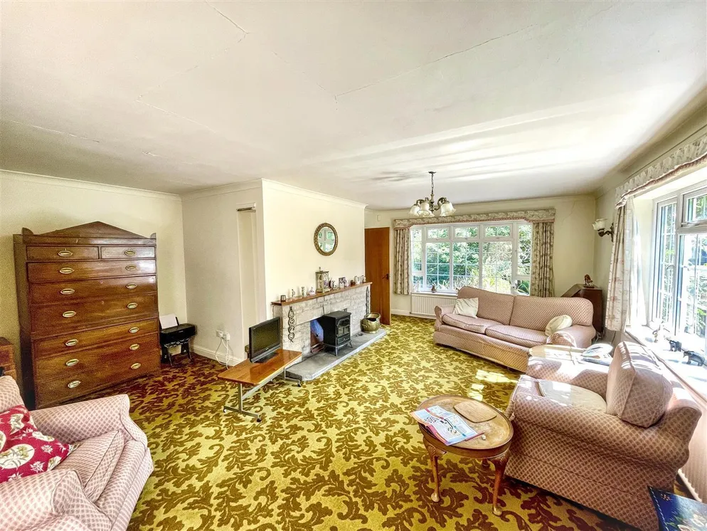 Property carousel item 4