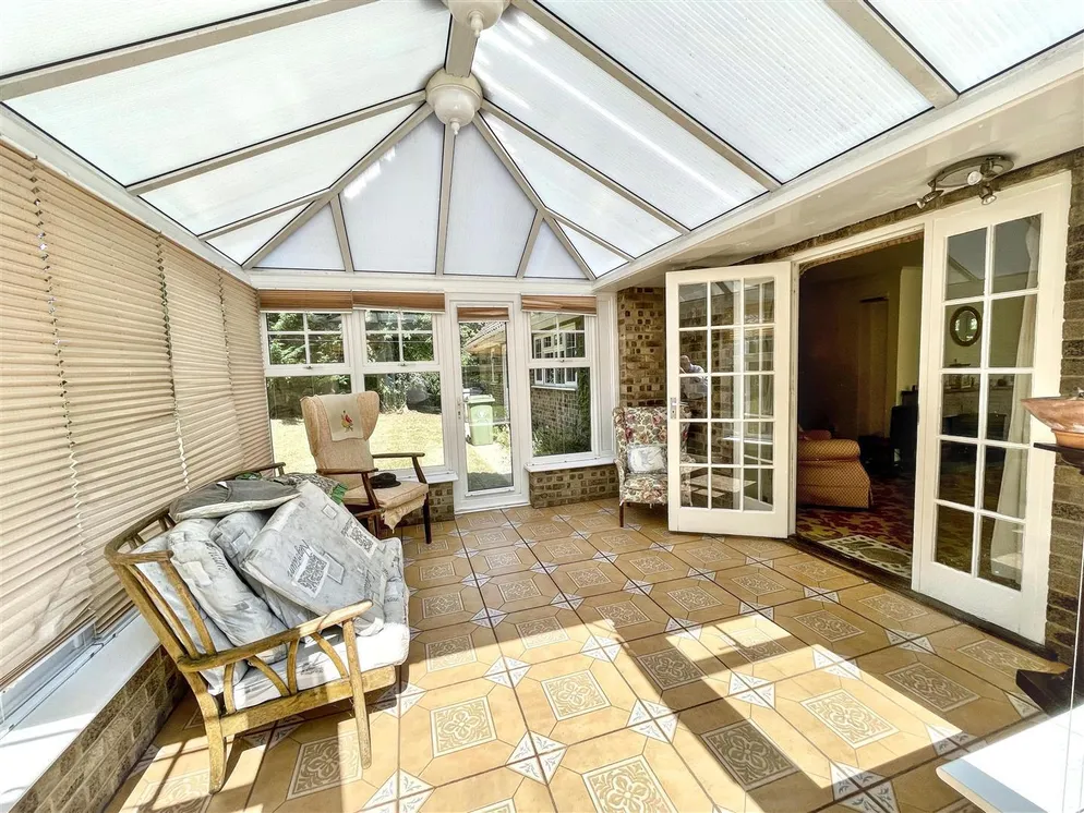 Property carousel item 6