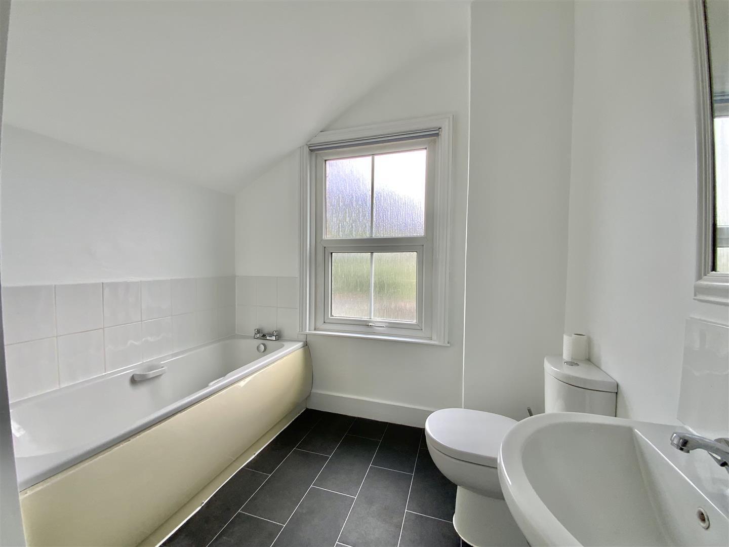 Bury Avenue, Newport Pagnell Image 11