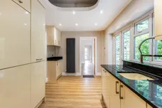 Fallowfield, Stanmore, HA7 photo 6