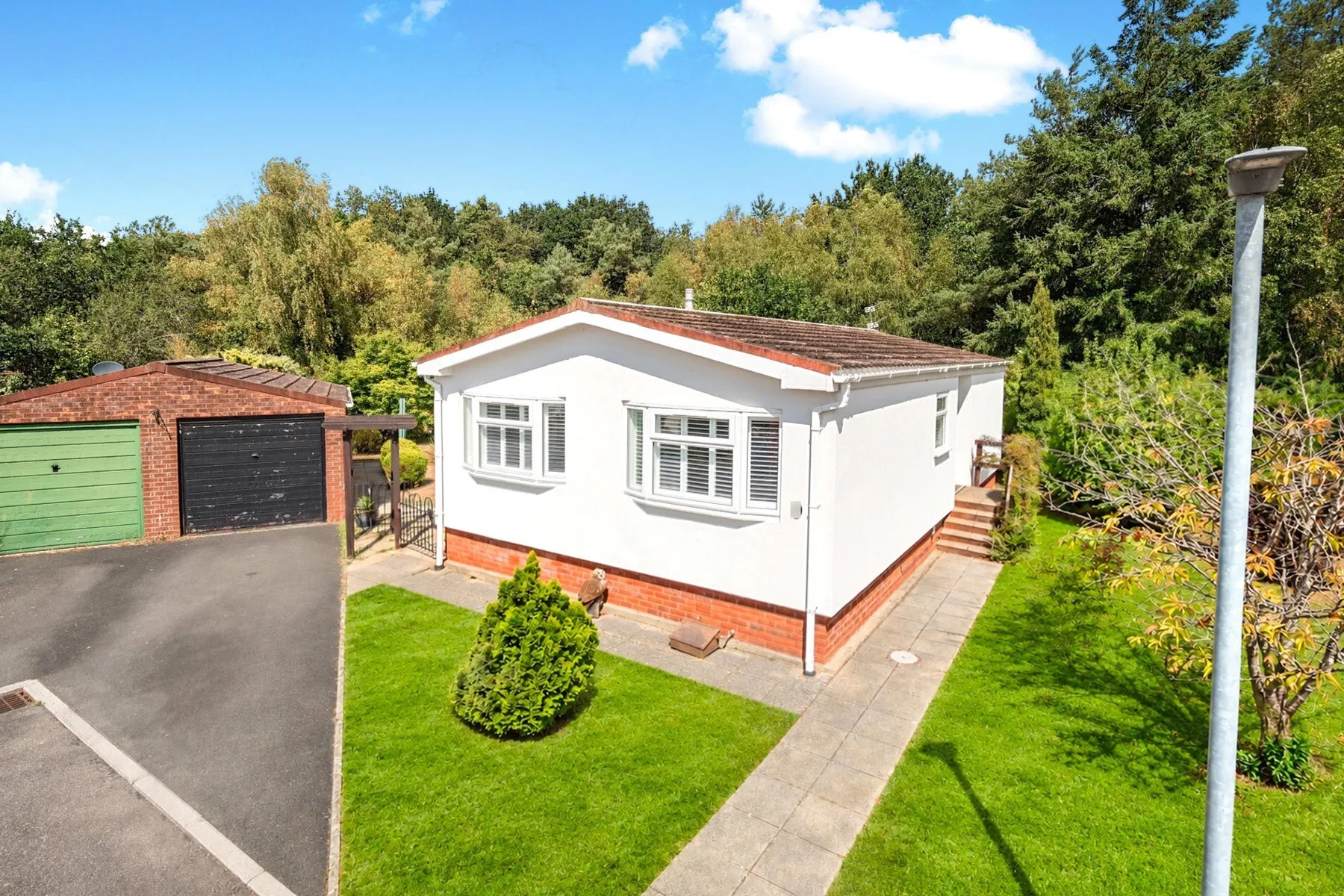 Lakeside Close
