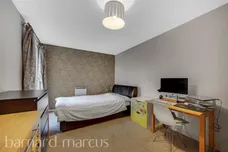 Victoria Road, Acton