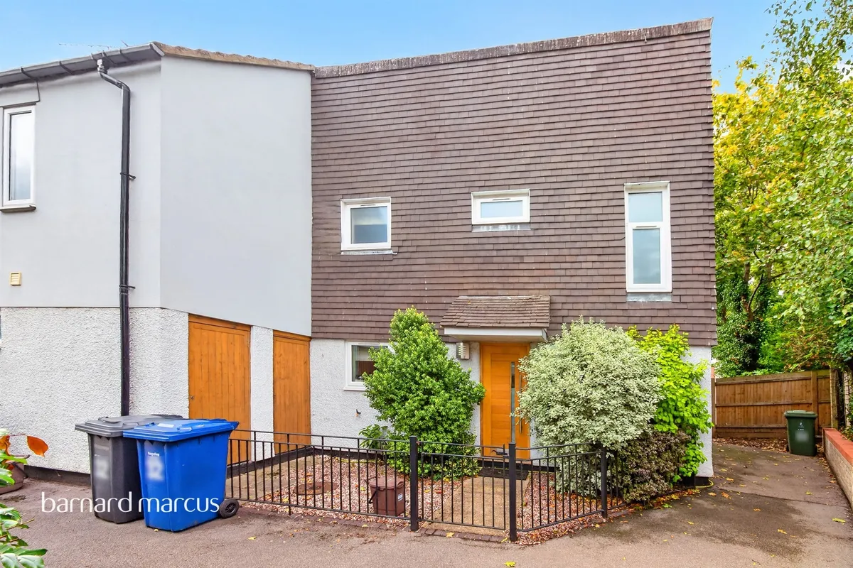 Domville Close, London