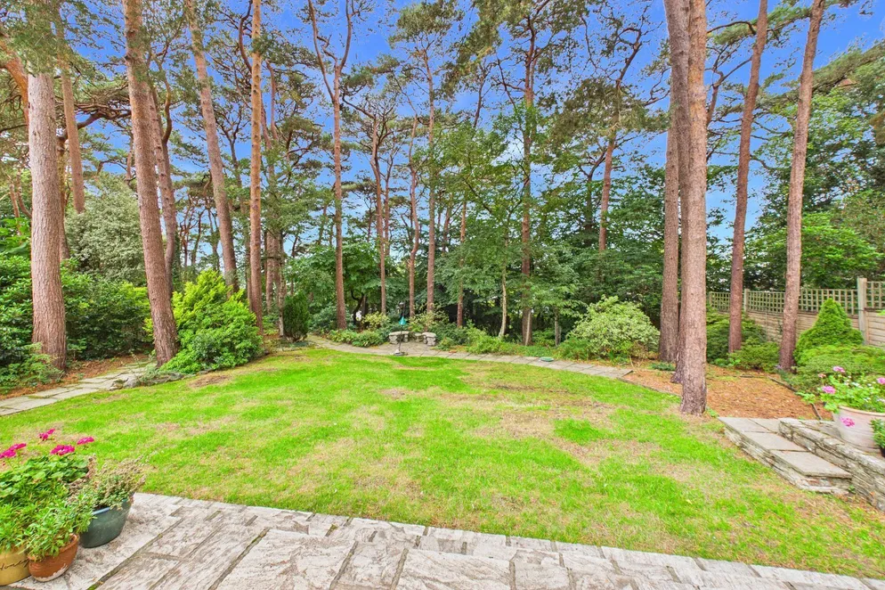 Property carousel item 5