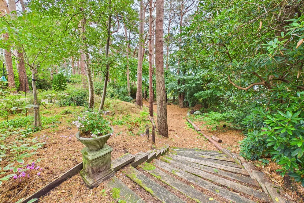 Property carousel item 31