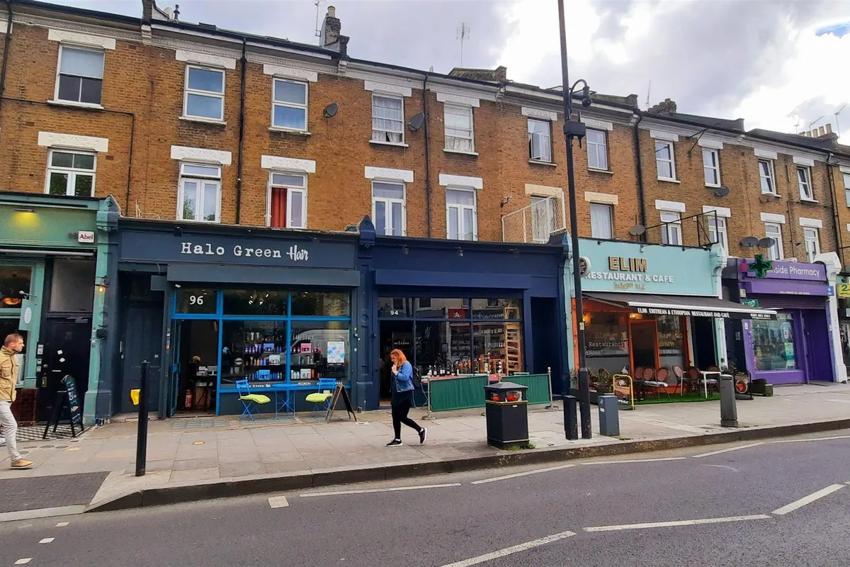 Shepherds Bush Road, LONDON