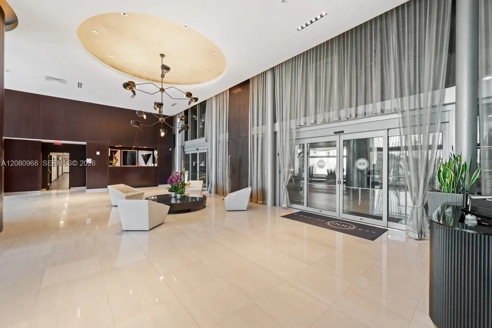 900 Biscayne Blvd, Miami, FL 33132