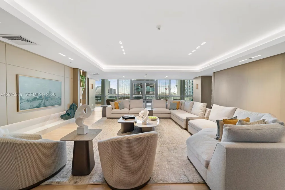 900 Biscayne Blvd, Miami, FL 33132
