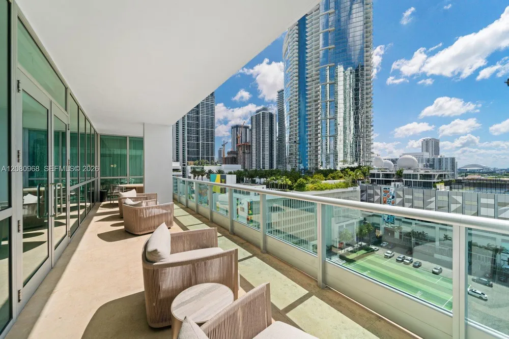 900 Biscayne Blvd, Miami, FL 33132