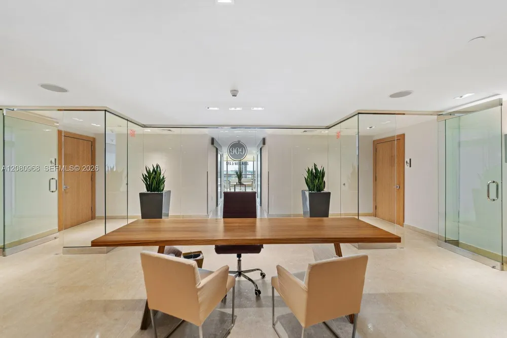 900 Biscayne Blvd, Miami, FL 33132