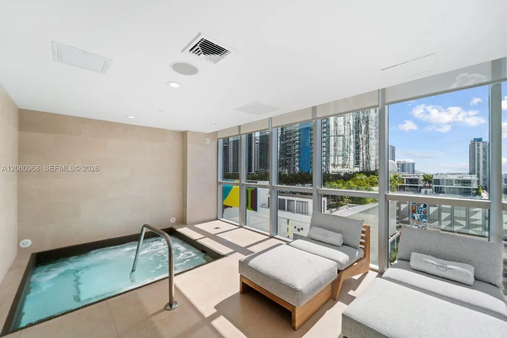 900 Biscayne Blvd, Miami, FL 33132