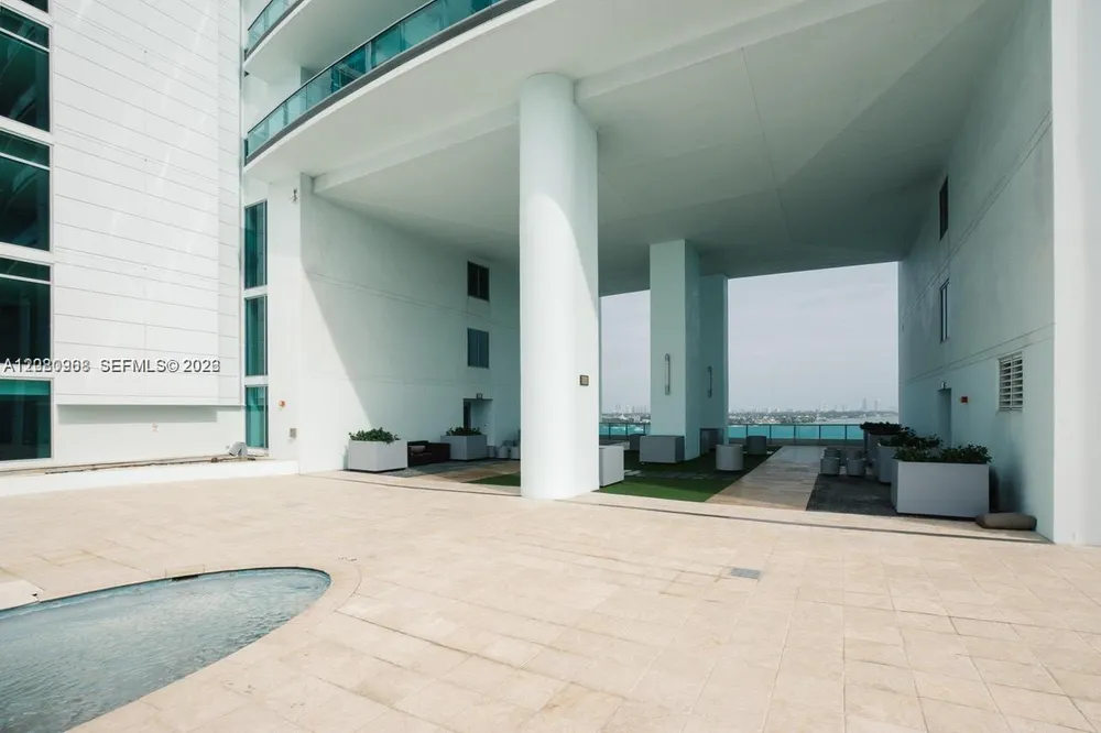 900 Biscayne Blvd, Miami, FL 33132