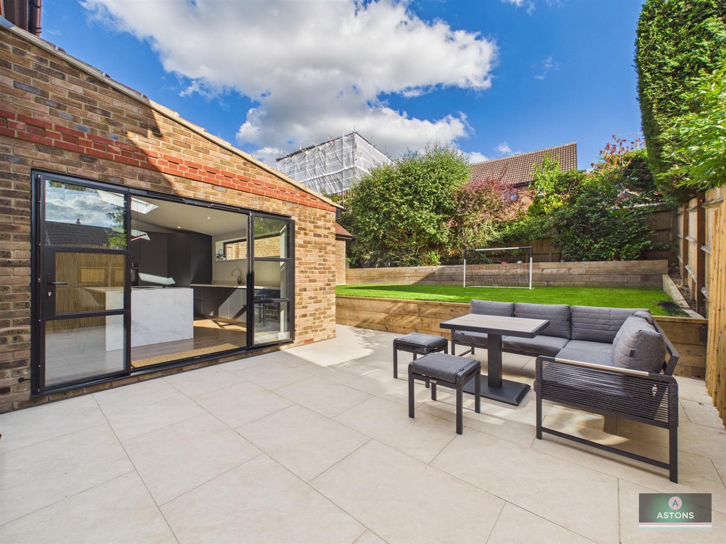 Gregory Close, Maidenbower Image 14