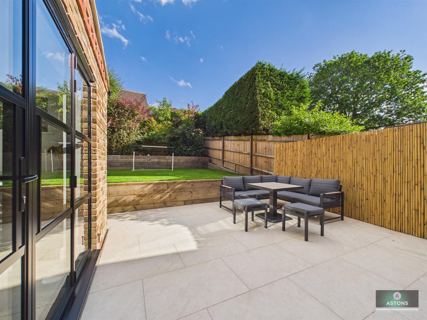 Gregory Close, Maidenbower Image 15