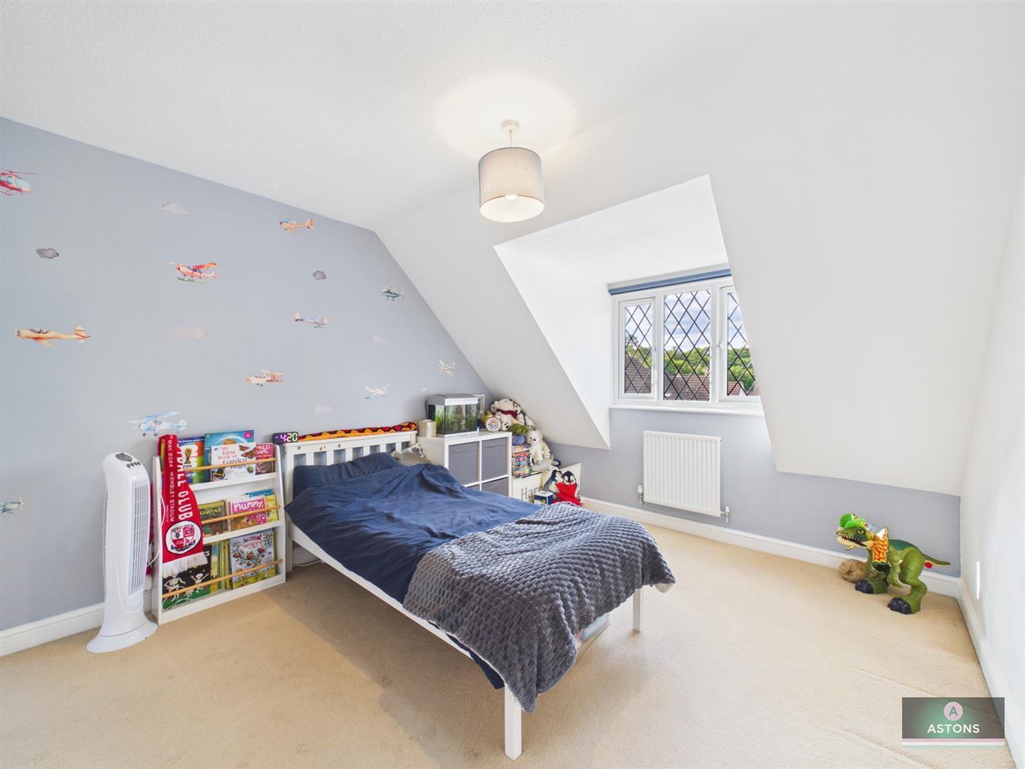 Gregory Close, Maidenbower Image 19