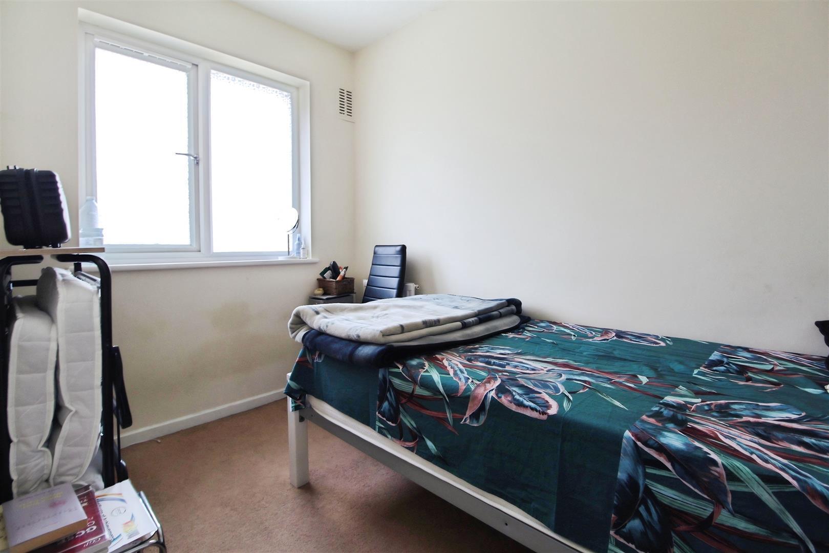 Braemar Gardens, Slough Image 8