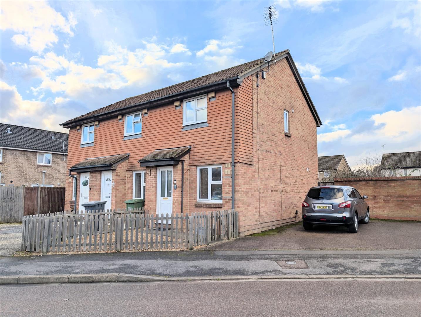 Frogmore Close, Slough Image 1
