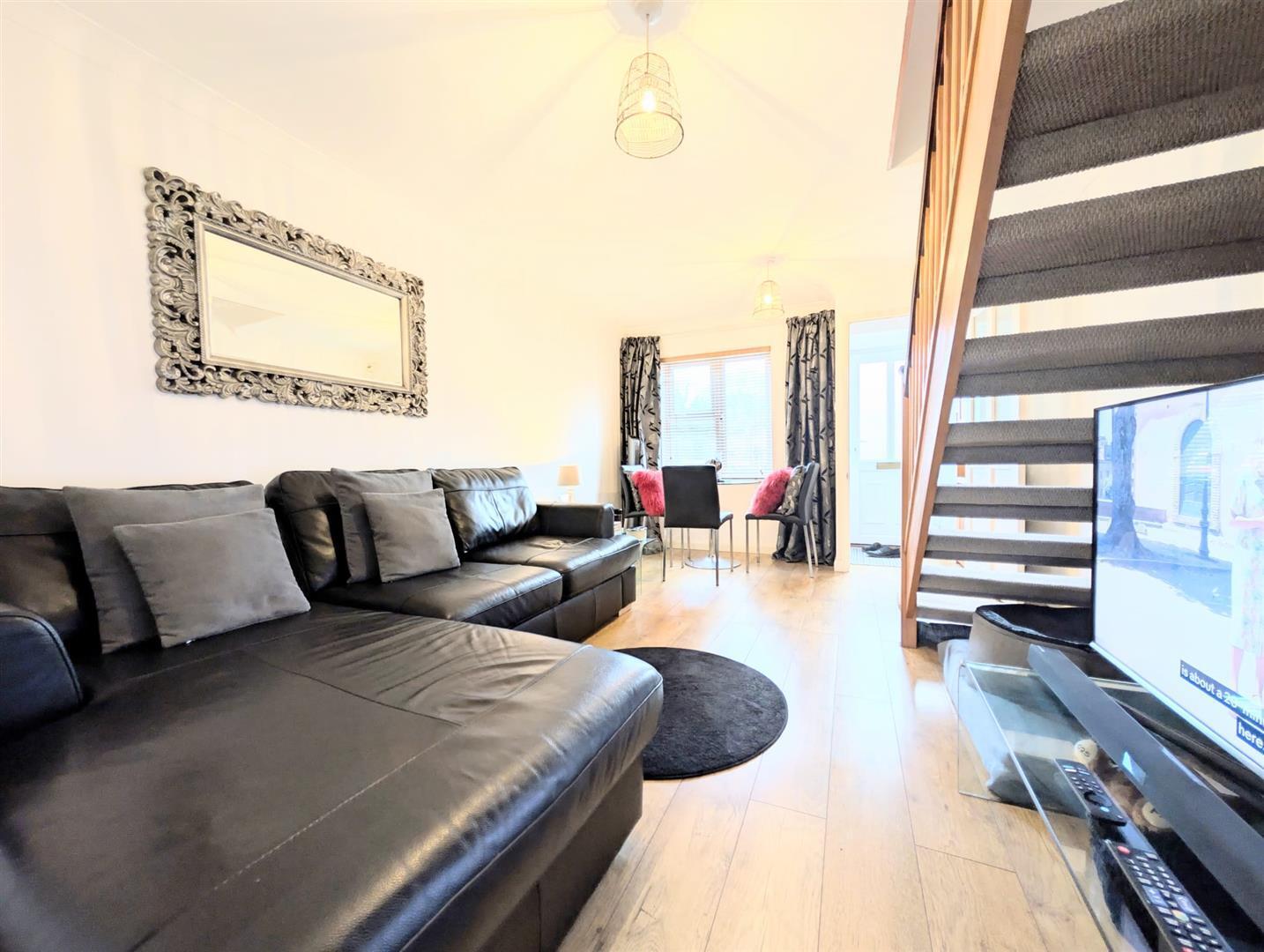 Frogmore Close, Slough Image 3