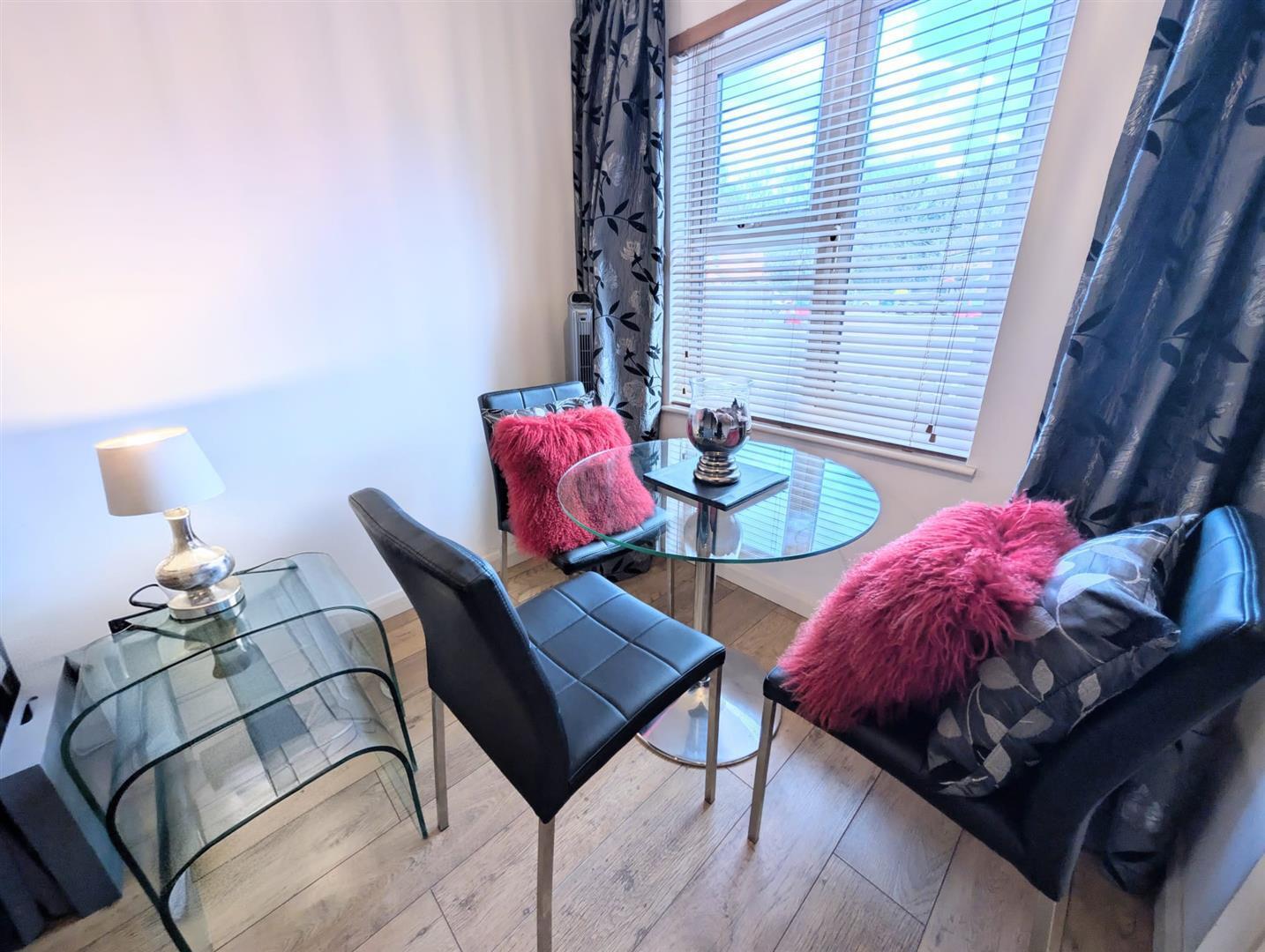 Frogmore Close, Slough Image 4