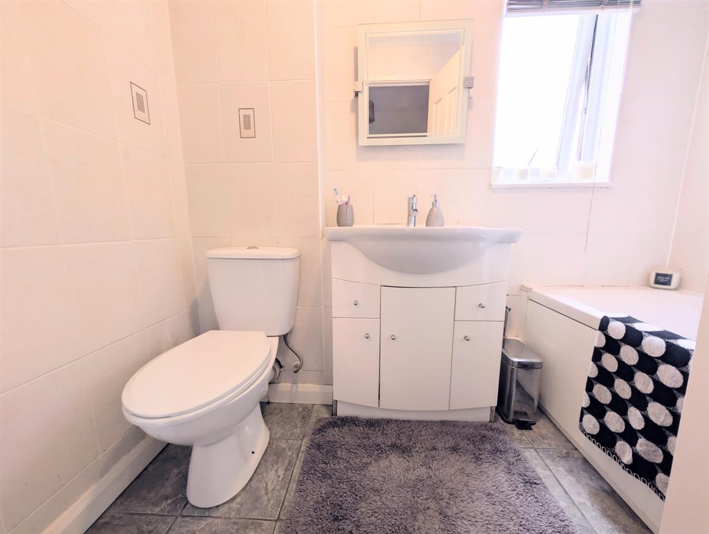 Frogmore Close, Slough Image 9