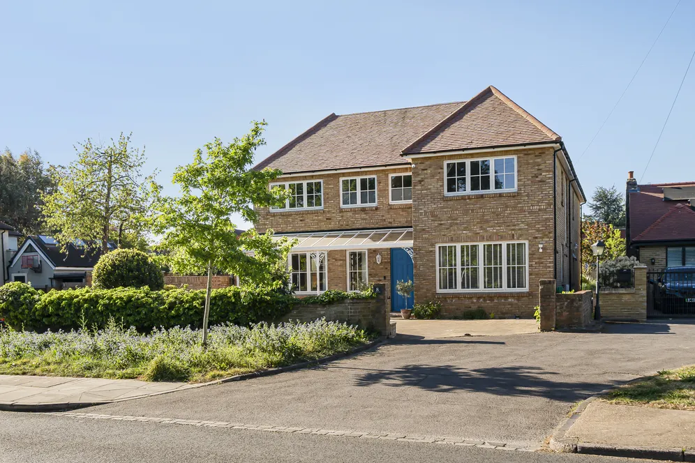 Sandy Lane, Richmond, TW10 photo 16
