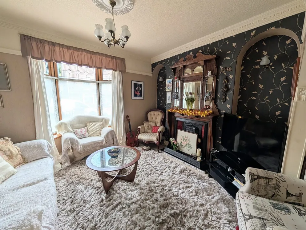Property carousel item 4