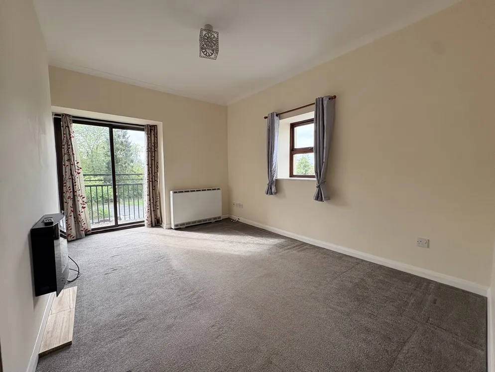Property carousel item 4