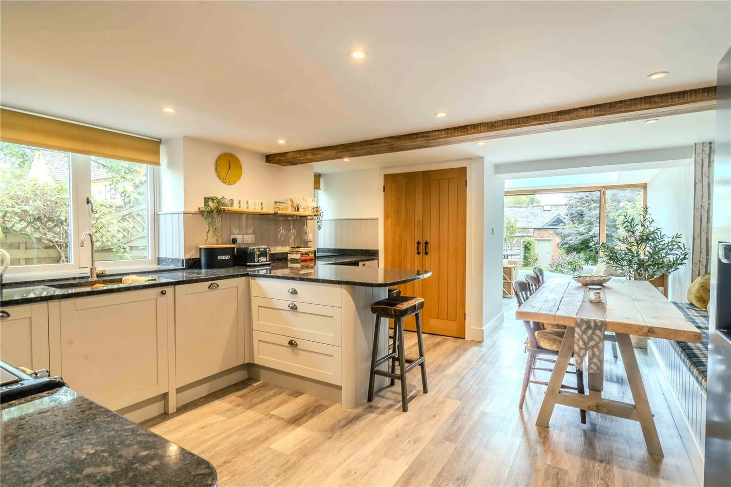 Phoenix Place, High Street, GL55 photo 5