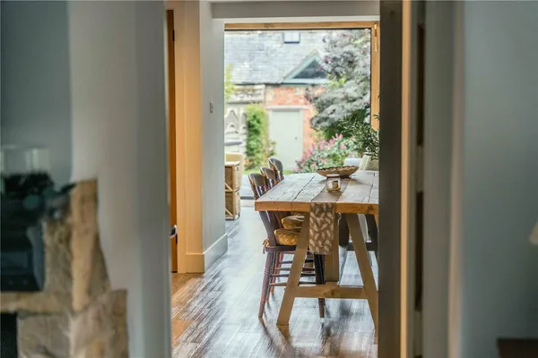 Phoenix Place, High Street, GL55 photo 6