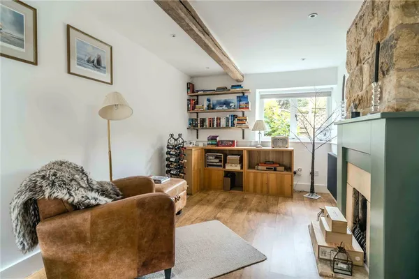Phoenix Place, High Street, GL55 photo 11