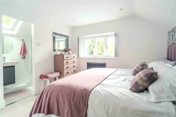 Phoenix Place, High Street, GL55 photo 12