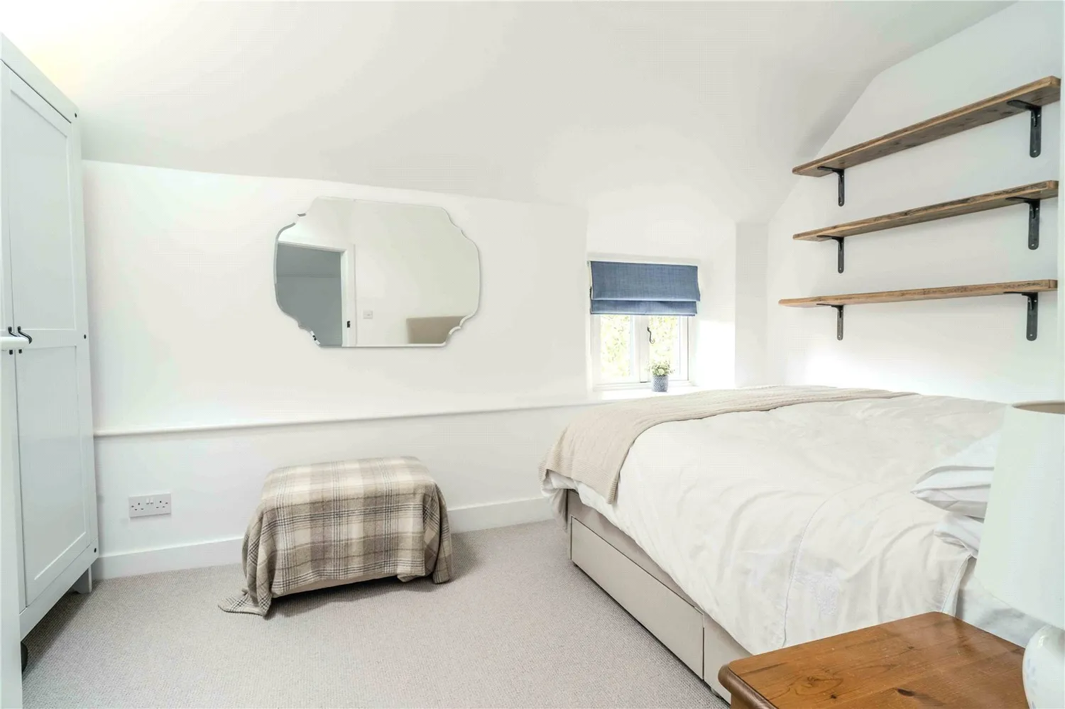Phoenix Place, High Street, GL55 photo 14