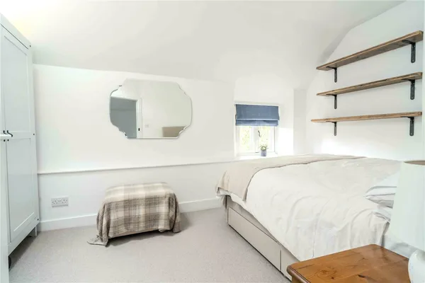 Phoenix Place, High Street, GL55 photo 14