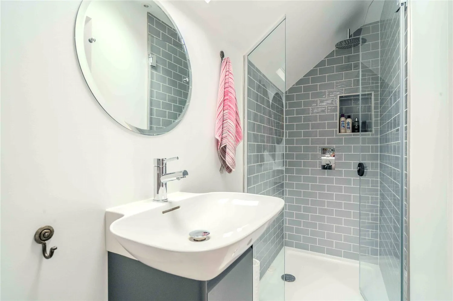 Phoenix Place, High Street, GL55 photo 15