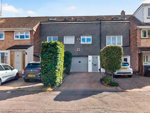 Garrard Way, Wheathampstead, ST. ALBANSphoto