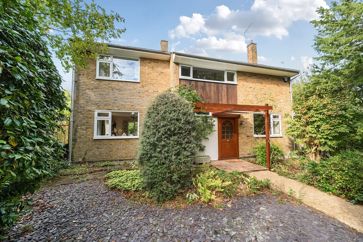 Hamm Court, Weybridge, KT13 photo 1