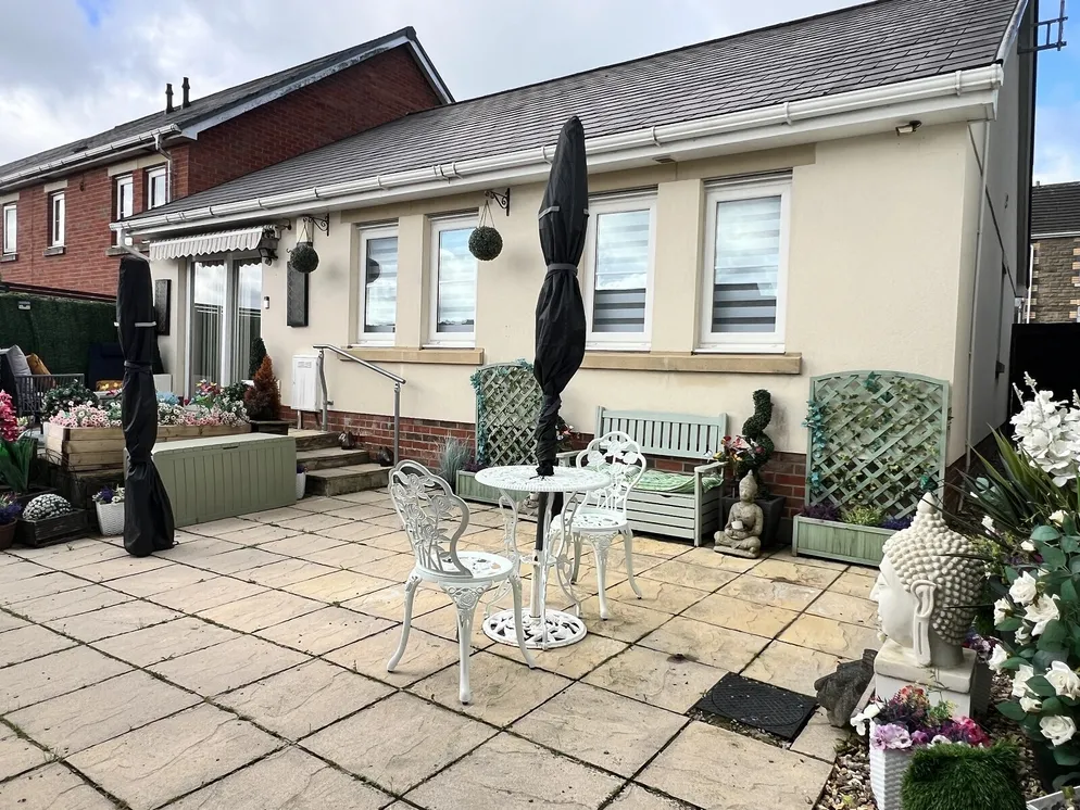 Property carousel item 12