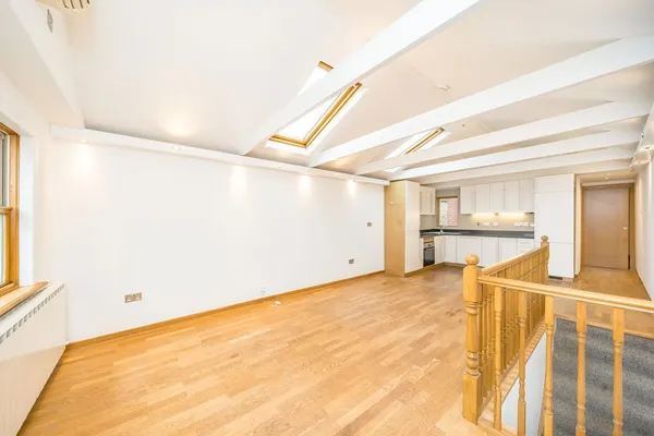 Plough Lane, Teddington, TW11 photo 3