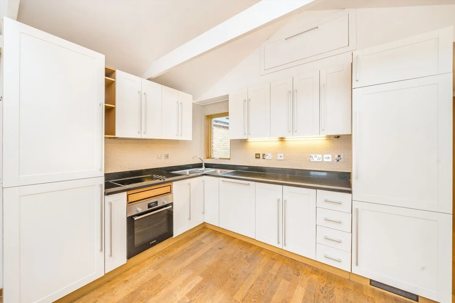 Plough Lane, Teddington, TW11 photo 4