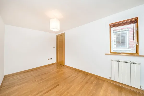 Plough Lane, Teddington, TW11 photo 5