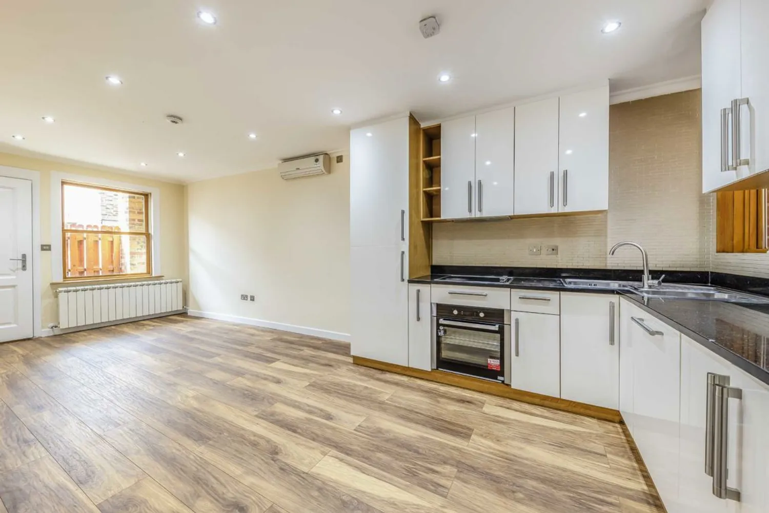 Plough Lane, Teddington, TW11 photo 2