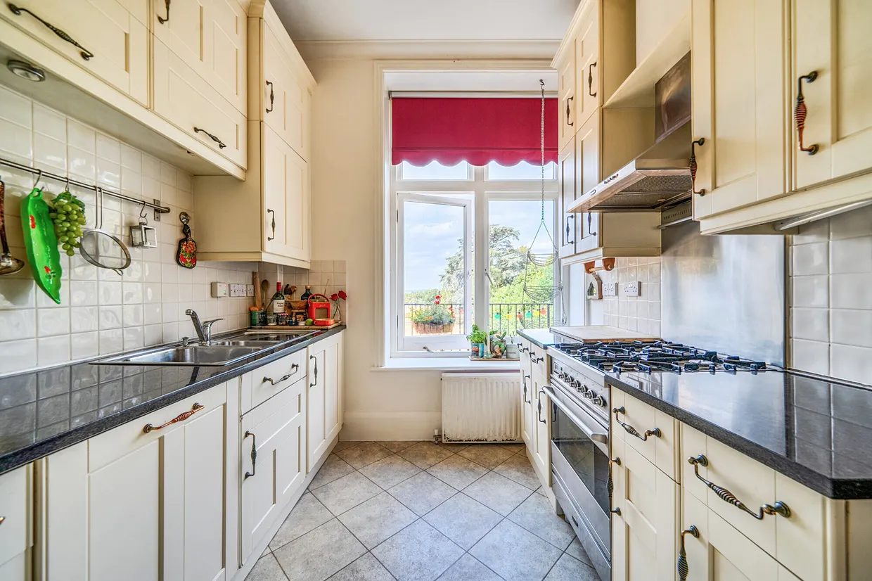 Coopers Hill Road, Redhill, RH1 photo 5