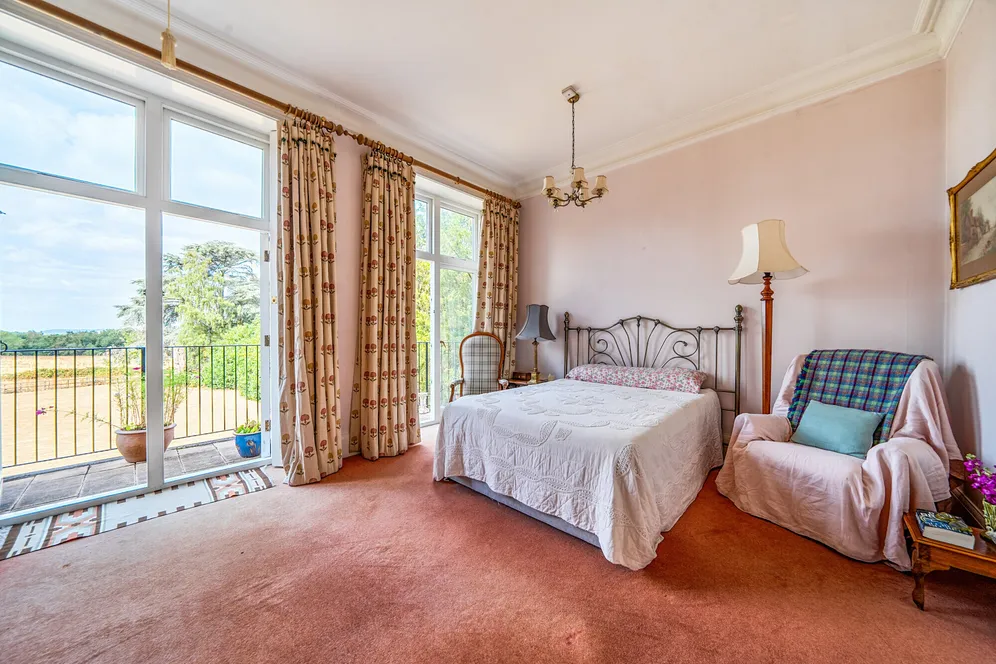 Coopers Hill Road, Redhill, RH1 photo 6