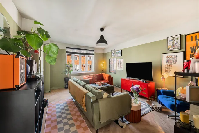 Property carousel image 12