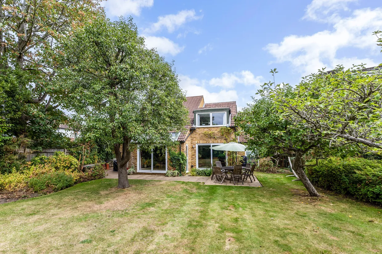 Manor Road, Teddington, TW11 photo 3