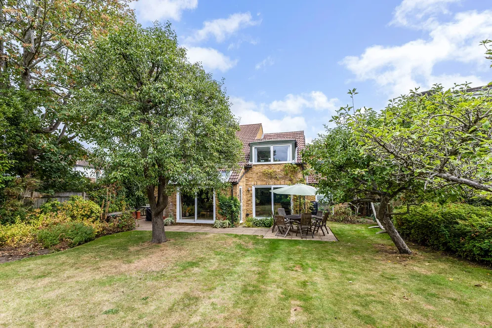 Manor Road, Teddington, TW11 photo 3