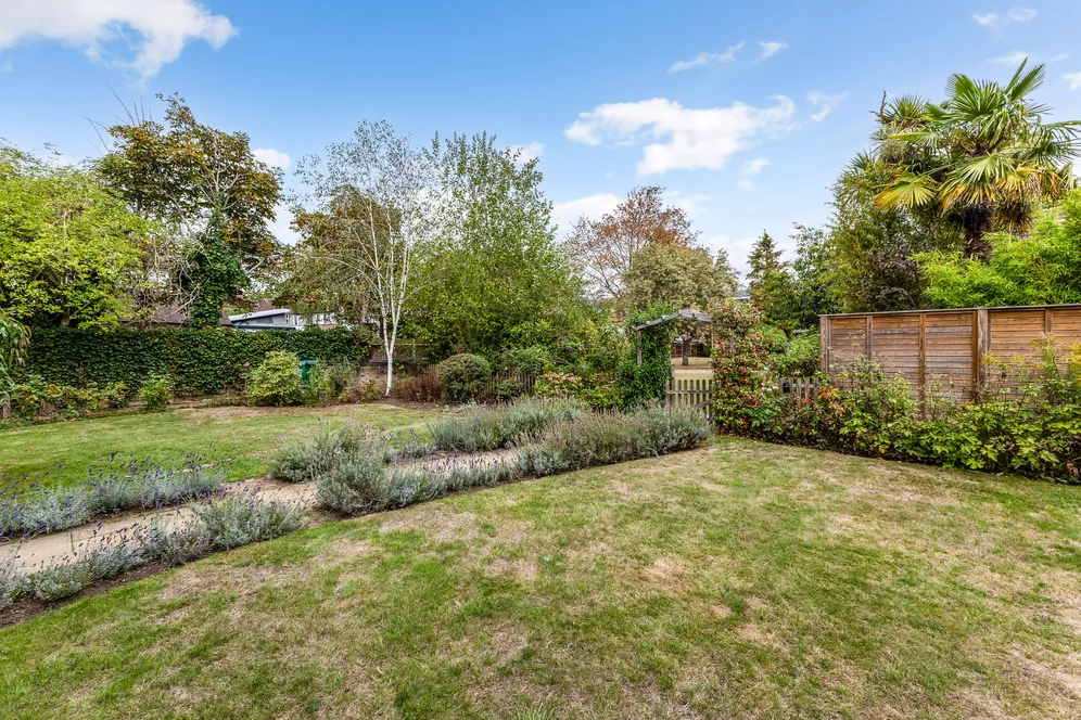 Manor Road, Teddington, TW11 photo 9